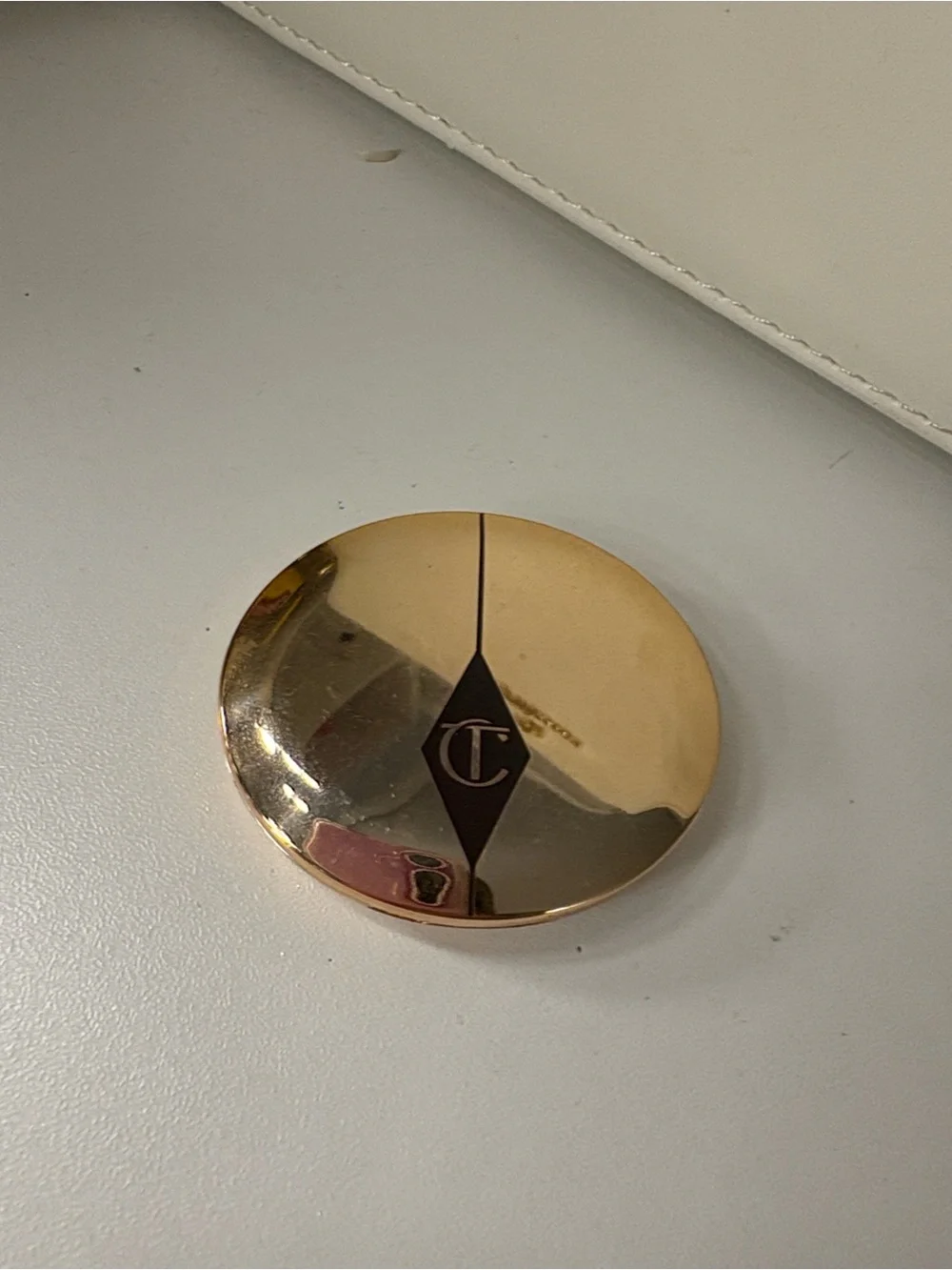 Charlotte Tilbury Tan Powder Compact - Gold Finish